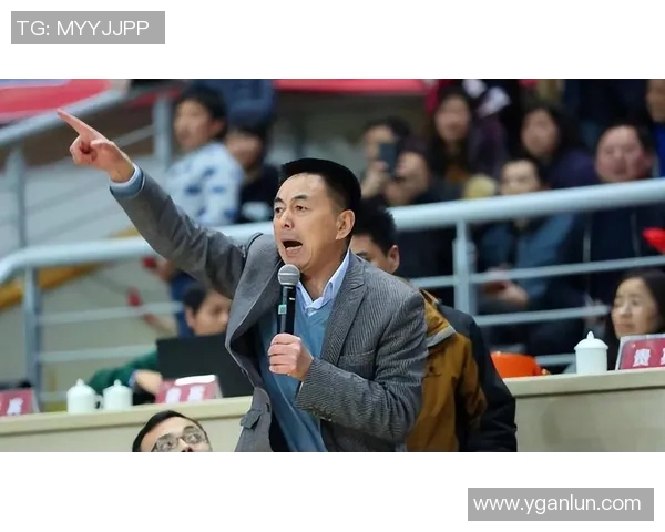 重庆篮球队技术争议引发热议球迷与专家各执己见探讨战术与裁判判罚
