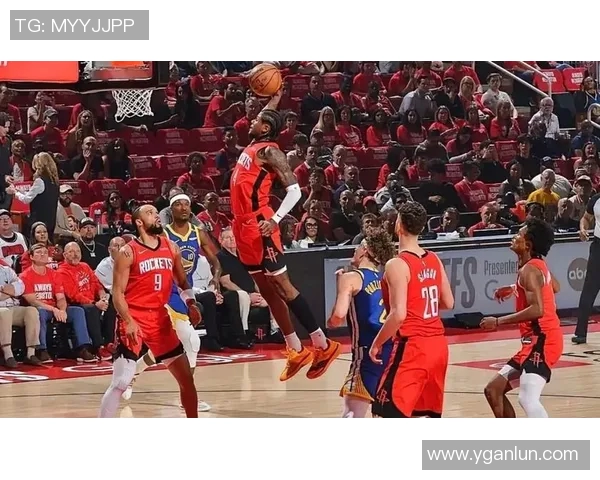 勇士与火箭季后赛首战激烈对决谁能在这场较量中胜出