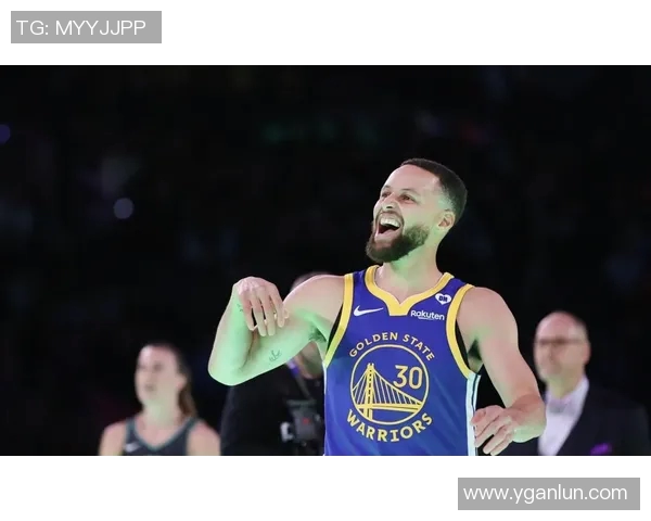 库里在对阵猛龙的比赛中狂砍47分展现绝佳状态引发热议 库里在对阵猛龙的比赛中狂砍47分展现绝佳状态引发热议